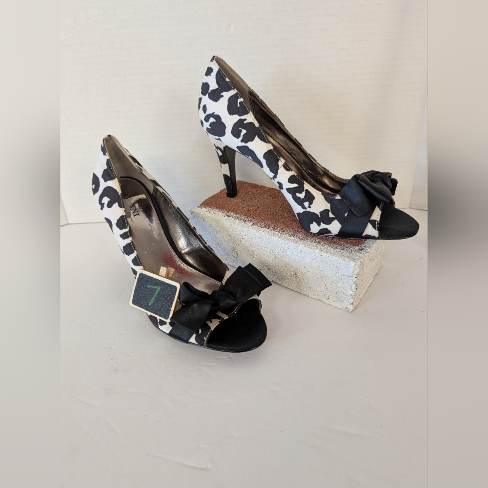 Shoes Alfani Black White Animal Print With Bow Women's 5 Inch Heels  New Sz7